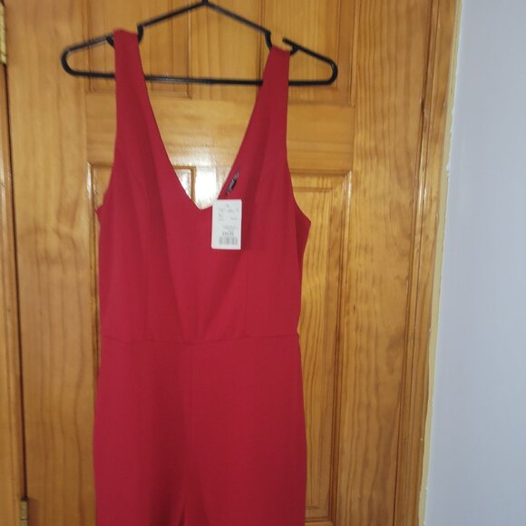 Red sleeveless jumpsuit - Picture 2 of 7